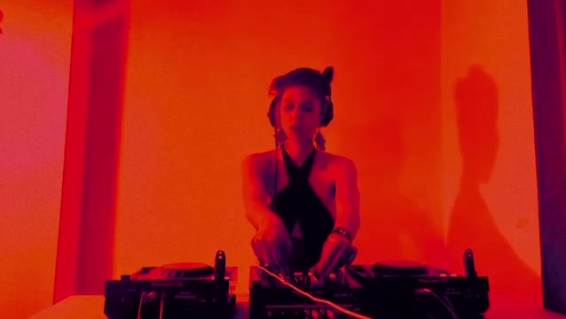 Stella Muriel in a Trance - DJ set from Brussels - Trancy fancy dancy