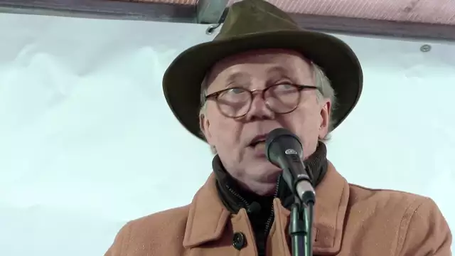 Kriegsdienstverweigerung soll zum Menschenrecht werden _ Dr Michael Brunner