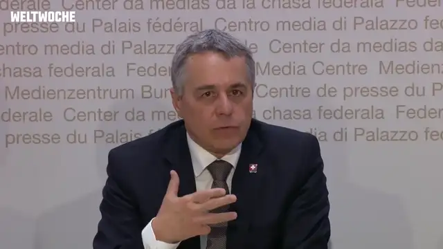 Koeppel_und_Biner_grillieren_Cassis_Die-besten-Szenen-zu-den-EU-Verträgen