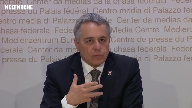 Koeppel_und_Biner_grillieren_Cassis_Die-besten-Szenen-zu-den-EU-Verträgen