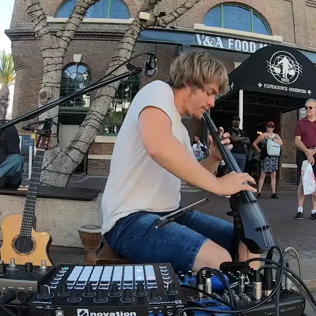 Multi-Instrumental_Live_Looping_Street_Performance